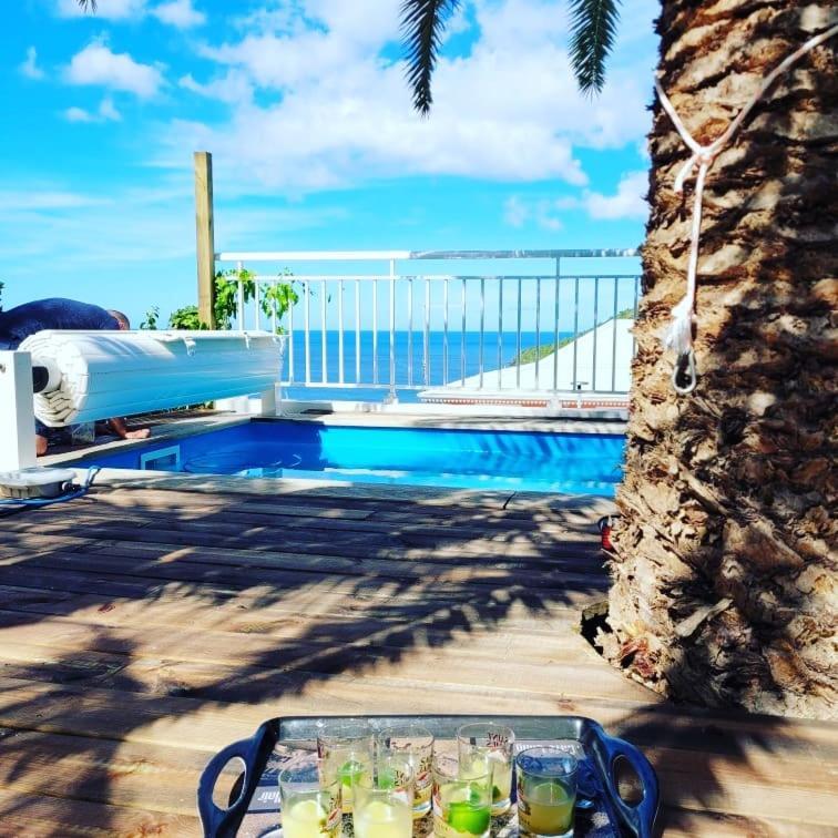 Rose Phœnix rez-de-jardin piscine et vue mer Les Anses-d'Arlet Extérieur photo